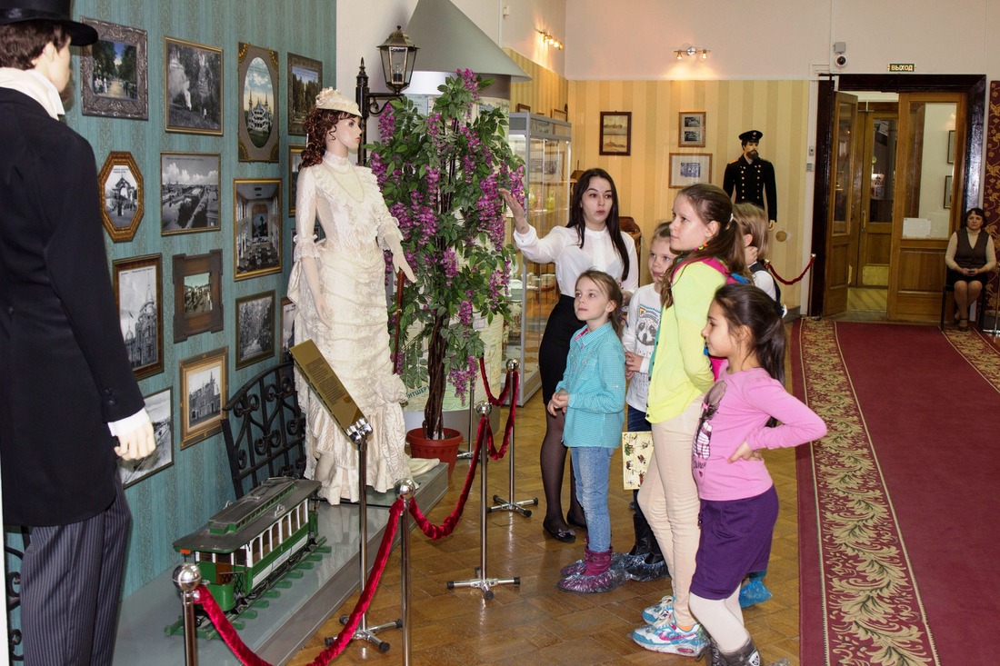 Дети газовиков в Астраханском краеведческом музее
