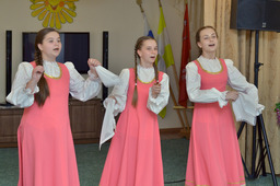 Выступление ансамбля народной песни "Родничок". Фото Андрея Тыльчака