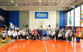 Участники и организаторы спортивного праздника "Папа, мама, я — спортивная семья". Фото Андрея Тыльчака