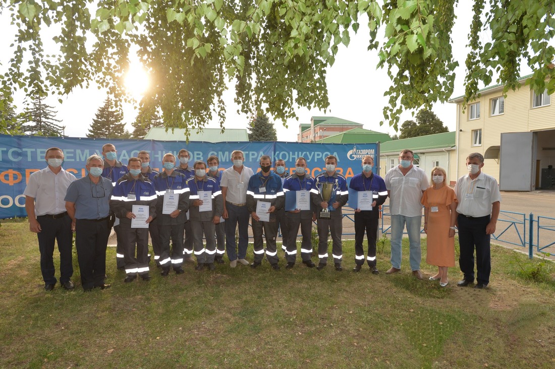 Участники и организаторы конкурса электромонтеров по ремонту и обслуживанию электрооборудования "Газпром трансгаз Ставрополь"