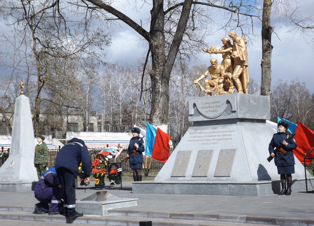 Поселок Локоть, Брянская область — испытания нового Вечного огня на площади Победы