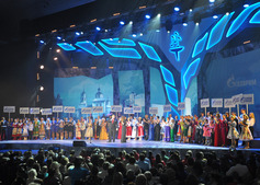 Парад делегаций на церемонии открытия фестиваля