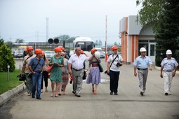 Журналисты осматривают территорию Невинномысского линейного производственного управления магистральных газопроводов