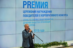 Генеральный директор Государственного Эрмитажа Михаил Пиотровский приветствует участников церемонии