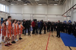 Губернатор Ленинградской области Александр Дрозденко принял участие в открытии нового спортивного комплекса, построенного в Тихвине.