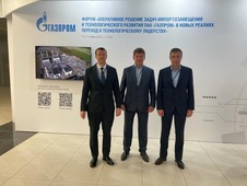 Делегация ООО "Газпром трансгаз Ставрополь": заместитель генерального директора по ремонту и капитальному строительству Владимир Снопков (в центре), начальник технического отдела Таймураз Гутиев (справа) и начальник УМТСиК Юрий Дубровский. Фото Ларисы Ивановой.