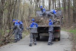 Во время эко-акции собрали и вывезли 45 тонн мусора. Фото Андрея Тыльчака.