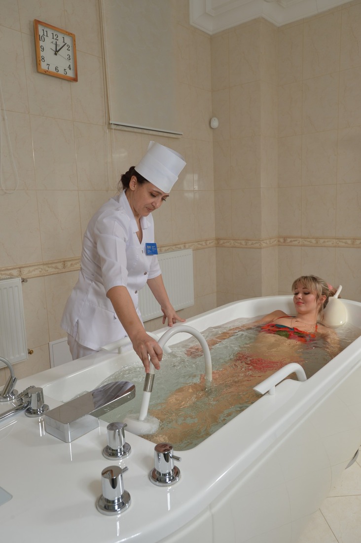 Лечение нарзанными ванными