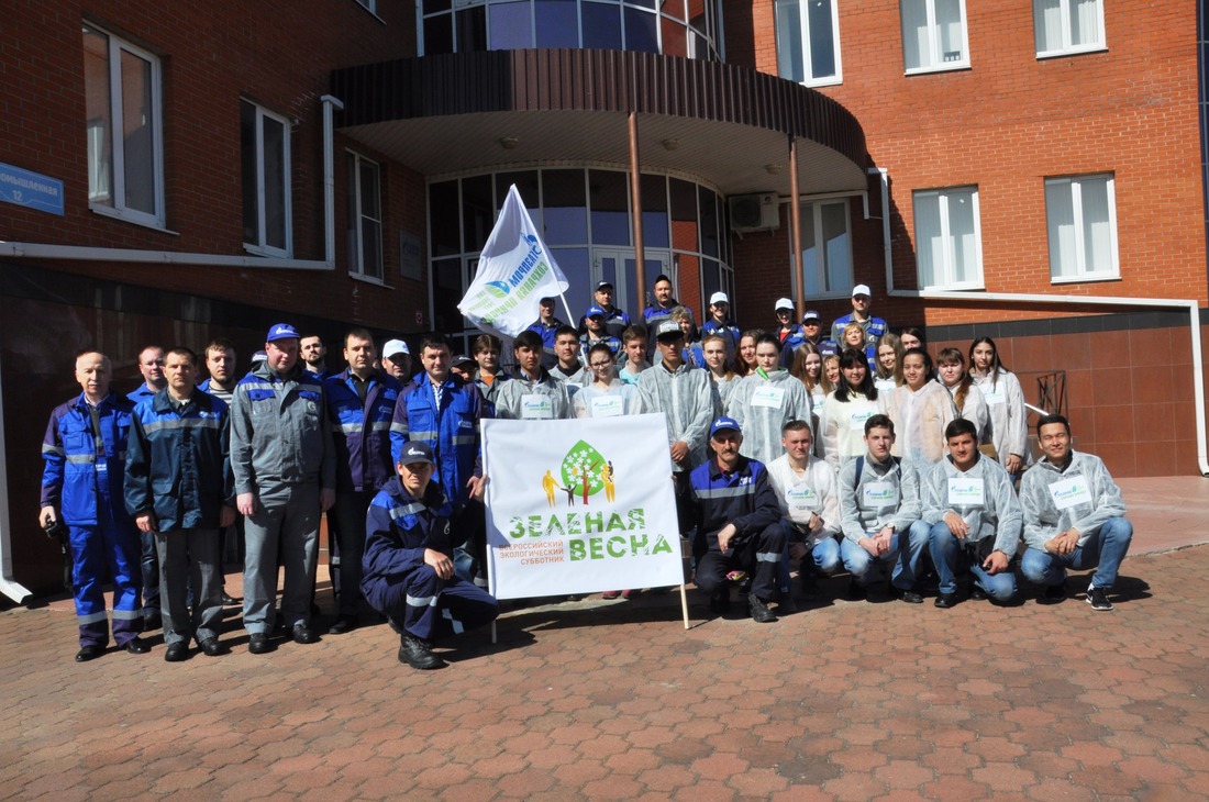 Участники экосубботника "Зеленая Весна — 2017" в Инженерно-техническом центре