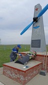 Памятник советским летчикам, погибшим в годы Великой Отечественной войны, расположен в 5 км от села Преградное, Красногвардейского района, Ставропольского края. Фото Светланы Гончаровой.