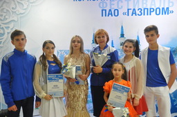 Ирина Бадина с лауреатами фестиваля "Факел"
