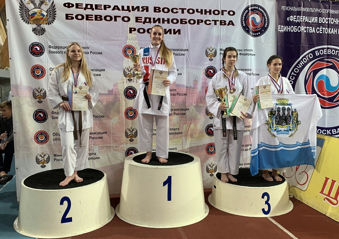Ника Прусова (1 место) и Магдалина Черниенко (2 место) на Кубке России по сетокан карате-до, 26-27 октября 2019 года