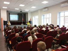 Урок мужества в цветновской средней общеобразовательной школе Астраханской области. Фото Александра Даирова