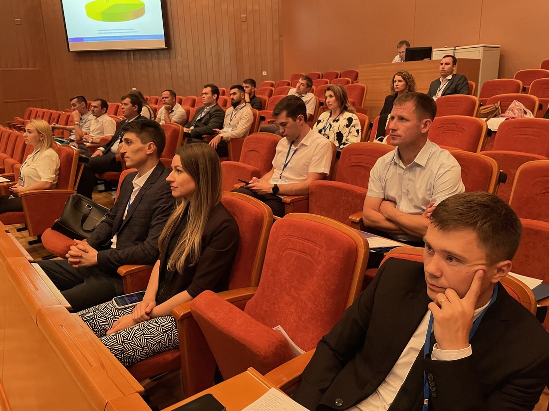 Участники научного форума внимательно слушают выступления коллег. Фото Николая Чернова