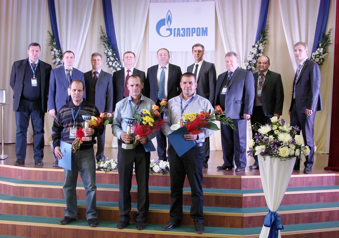 Представитель ООО "Газпром трансгаз Ставрополь" (крайний справа в нижнем ряду) на церемонии награждения