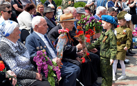 Юные жители пос. Рыздвяного поздравляют ветеранов Великой Отечественной войны