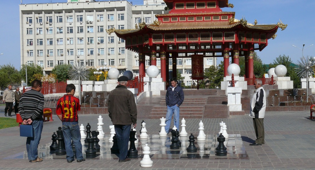 На центральной площади Элисты