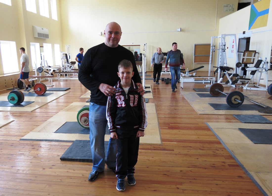 Олимпийский чемпион по тяжелой атлетике Андрей Чемеркин с Максимом Бушуевым