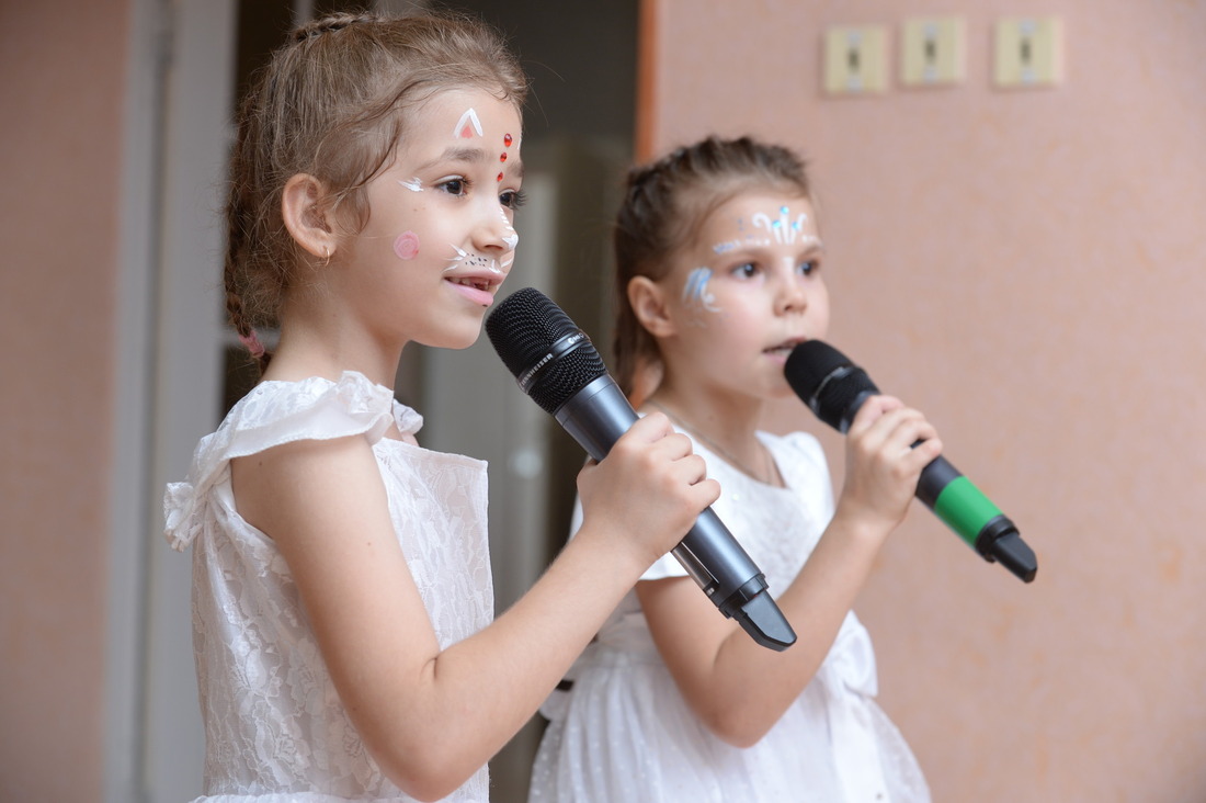 Концертный номер в исполнении воспитанниц детского дома с. Надежда Ставропольского края