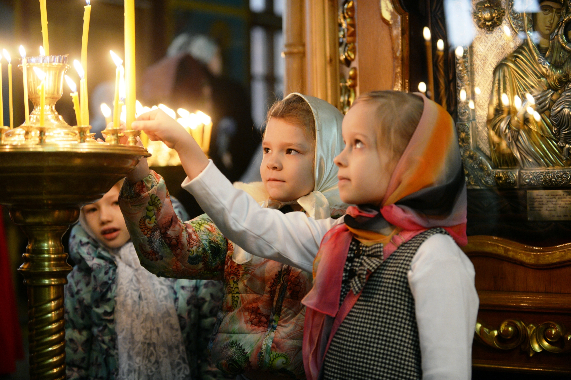 Православные храмы детям. Дети в храме. Дети на богослужении. Дети в православном храме. Рождество в храме.